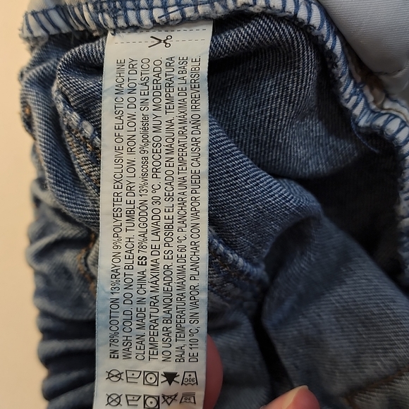 Forever 21  Size medium paper bag waste shorts  E57 - Picture 5 of 6